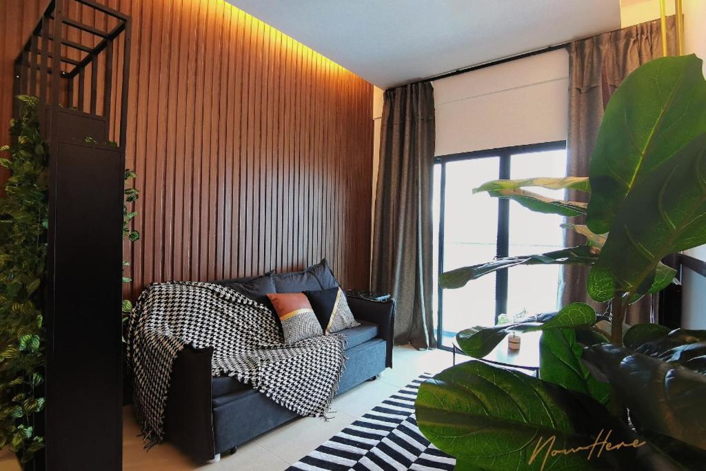 Nowhere 2br & 2bath With Balcony @ Reizz Residences Apartment Kuala Lumpur