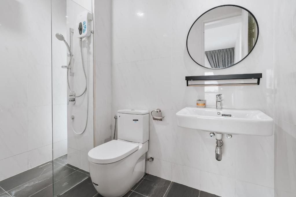 Apartment Nowhere 2br & 2bath With Balcony @ Reizz Residences Kuala Lumpur