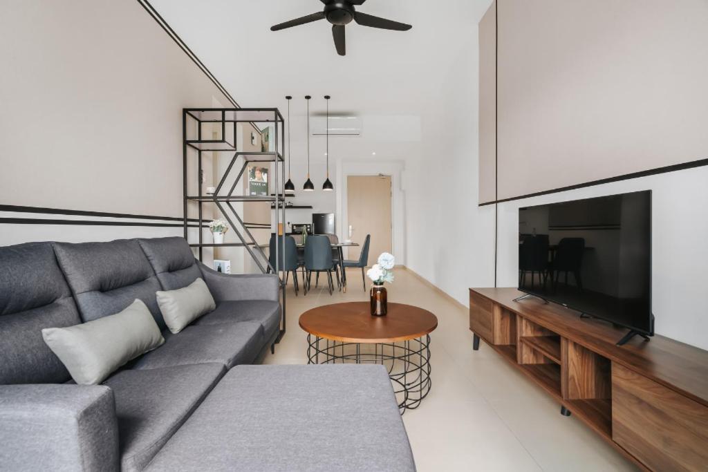 Nowhere 2br & 2bath With Balcony @ Reizz Residences * Kuala Lumpur