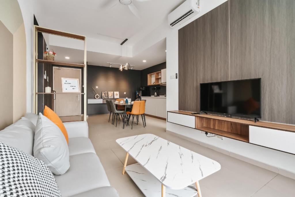 Nowhere 2br & 2bath With Balcony @ Reizz Residences Kuala Lumpur