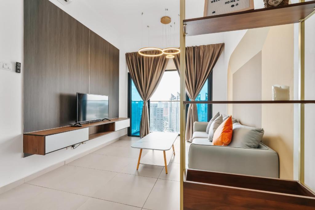 Nowhere 2br & 2bath With Balcony @ Reizz Residences Apartment *