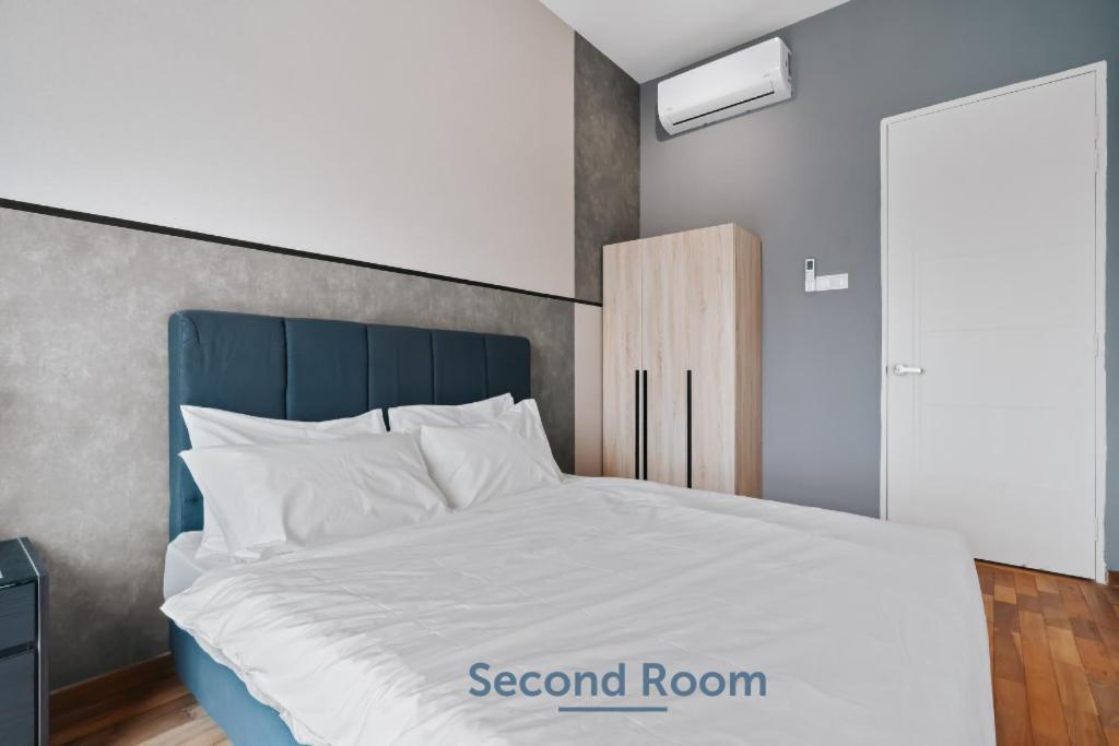 Nowhere 2br & 2bath With Balcony @ Reizz Residences Kuala Lumpur